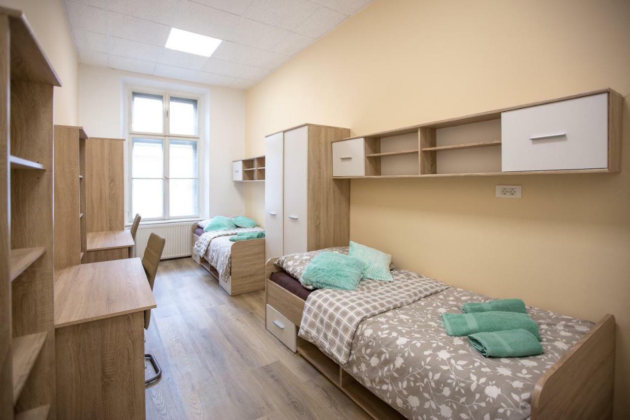 Minidorm Rooms In Heart Of City Center Maribor Kültér fotó