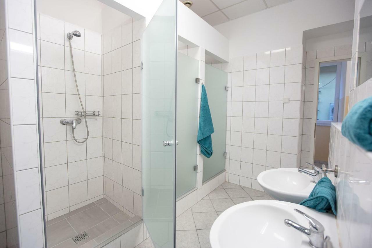 Minidorm Rooms In Heart Of City Center Maribor Kültér fotó